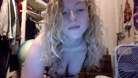 Snapshot of kaybug98 chatting on 02-19-25, 11:04 kaybug98 online show from 02-19-25, 11:04