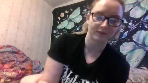 Snapshot of kaybug98 chatting on 10-29-25, 02:41 kaybug98 online show from 10-29-25, 02:41