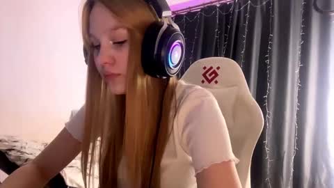 Amia online show from 03-19-26, 05:28