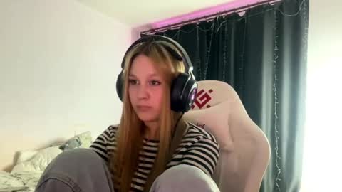 Amia online show from 04-23-26, 05:59