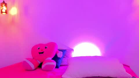 Snapshot of kaylajhonnes6 chatting on 09-25-25, 03:27      K A Y L A      online show from 09-25-25, 03:27