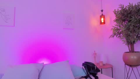 Snapshot of kaylajhonnes6 chatting on 10-04-25, 02:48      K A Y L A      online show from 10-04-25, 02:48