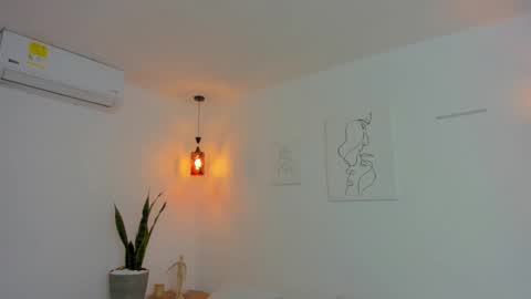 Snapshot of kaylajhonnes6 chatting on 10-12-25, 12:48      K A Y L A      online show from 10-12-25, 12:48