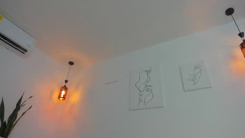 Snapshot of kaylajhonnes6 chatting on 10-23-25, 01:21      K A Y L A      online show from 10-23-25, 01:21