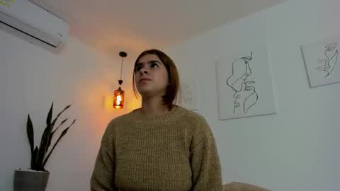 Snapshot of kaylajhonnes6 chatting on 10-28-25, 11:47      K A Y L A      online show from 10-28-25, 11:47