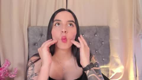 Snapshot of kaylee_lee chatting on 12-22-25, 05:04 kaylee_lee online show from 12-22-25, 05:04