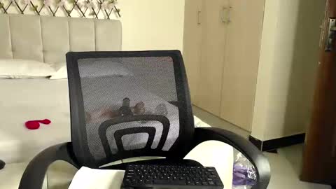 Kaylee online show from 10-23-25, 01:49