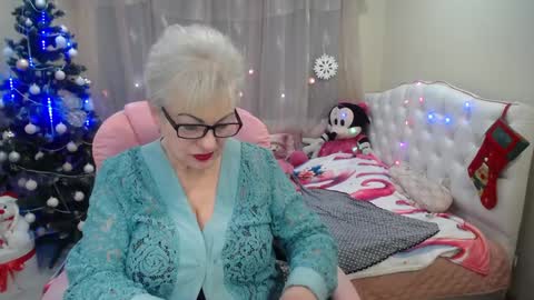 kaylesmoll online show from 12-23-24, 10:55