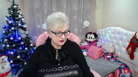 kaylesmoll online show from 12-29-24, 02:17