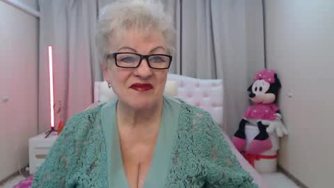 kaylesmoll online show from 04-24-26, 06:54