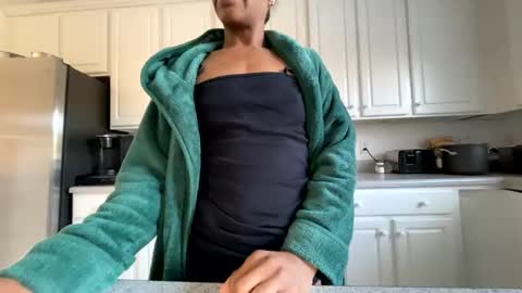 Snapshot of keephimcum69me chatting on 01-12-25, 03:03 Keephimcum69me online show from 01-12-25, 03:03