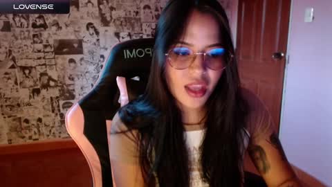 Snapshot of keikim_ chatting on 02-19-25, 10:09 Kimk online show from 02-19-25, 10:09