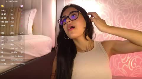 Snapshot of keilybennett chatting on 05-17-26, 11:23 Keily Bennet online show from 05-17-26, 11:23
