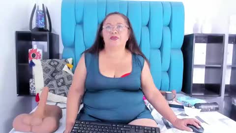 Snapshot of keiralennox chatting on 03-08-25, 03:13 online show from 03-08-25, 03:13