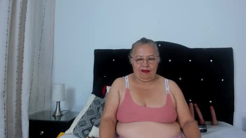 Snapshot of keiralennox chatting on 09-18-25, 11:45 online show from 09-18-25, 11:45