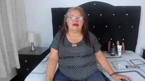 Snapshot of keiralennox chatting on 09-24-25, 11:35 online show from 09-24-25, 11:35