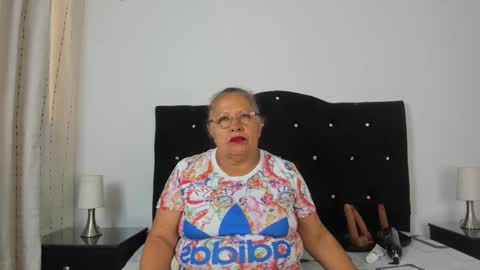 Snapshot of keiralennox chatting on 11-19-25, 11:32 online show from 11-19-25, 11:32