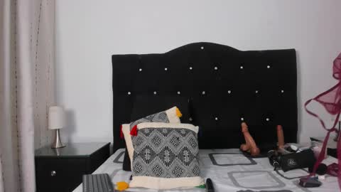 Snapshot of keiralennox chatting on 11-20-25, 11:32 online show from 11-20-25, 11:32