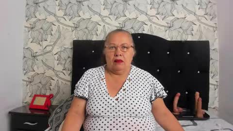 Snapshot of keiralennox chatting on 12-15-25, 11:47 online show from 12-15-25, 11:47