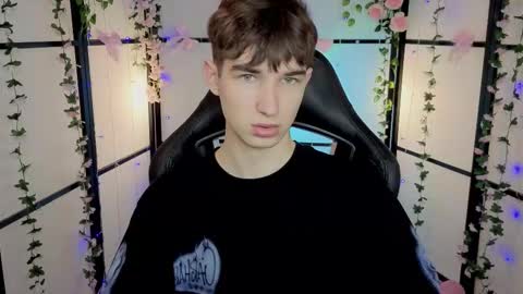 Mark online show from 12-04-25, 01:42