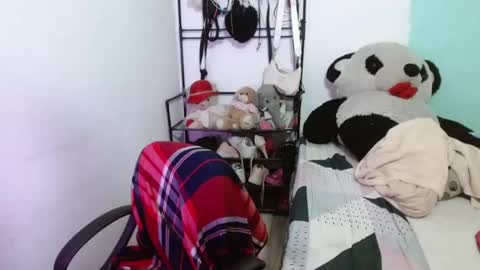 Snapshot of keity_russo03 chatting on 12-17-25, 08:48 annie rosse16 online show from 12-17-25, 08:48