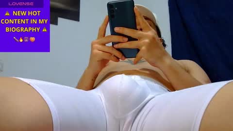 Snapshot of keivid_2303 chatting on 01-17-25, 01:04 david online show from 01-17-25, 01:04