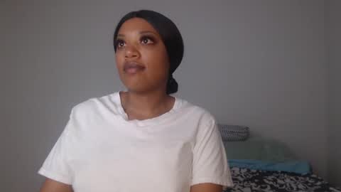 Snapshot of kelliecapri chatting on 01-08-25, 09:12 Kellie online show from 01-08-25, 09:12