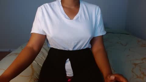 Snapshot of kelliecapri chatting on 01-27-25, 09:33 Kellie online show from 01-27-25, 09:33