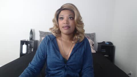 Snapshot of kelliecapri chatting on 02-16-25, 08:44 Kellie online show from 02-16-25, 08:44