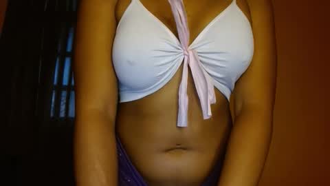 Snapshot of kelliecapri chatting on 12-19-25, 10:17 Kellie online show from 12-19-25, 10:17