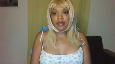 Snapshot of kelliecapri chatting on 05-23-26, 05:45 Kellie online show from 05-23-26, 05:45