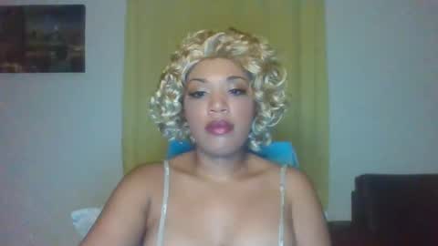 Snapshot of kelliecapri chatting on 06-10-26, 04:12 Kellie online show from 06-10-26, 04:12
