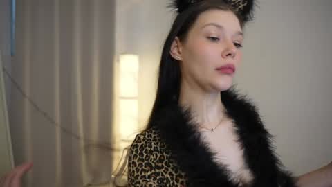 Snapshot of kelly_ember chatting on 12-30-24, 10:10 KELLY online show from 12-30-24, 10:10