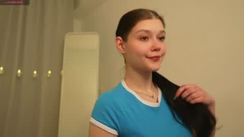 Snapshot of kelly_ember chatting on 01-06-25, 02:03 KELLY online show from 01-06-25, 02:03