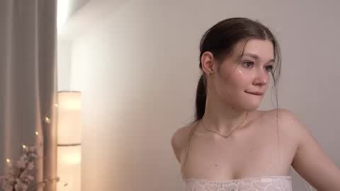 Snapshot of kelly_ember chatting on 02-20-25, 10:37 KELLY online show from 02-20-25, 10:37