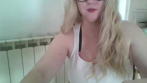 Snapshot of kelly_emmie chatting on 02-26-26, 07:07 Emmie online show from 02-26-26, 07:07