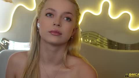 Kelly online show from 09-16-25, 06:03