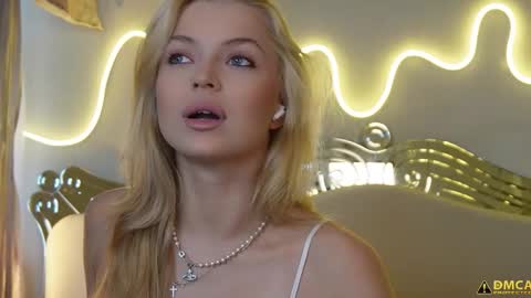 Kelly online show from 10-25-25, 05:37