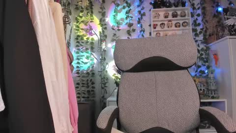 Snapshot of kellyasian chatting on 12-02-24, 08:19 Leia online show from 12-02-24, 08:19