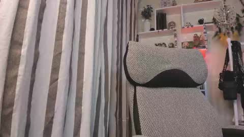 Snapshot of kellyasian chatting on 10-08-25, 06:44 Leia online show from 10-08-25, 06:44