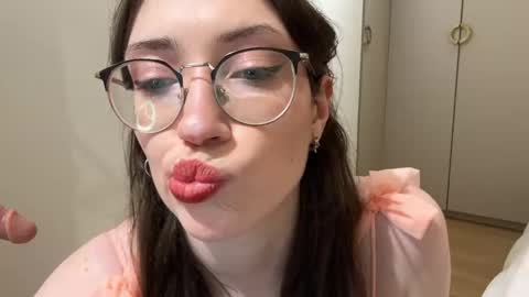 Kelly online show from 01-11-26, 06:02