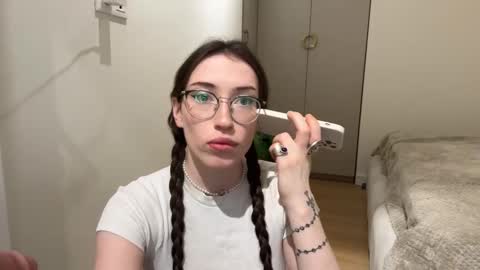 Kelly online show from 03-10-26, 06:02