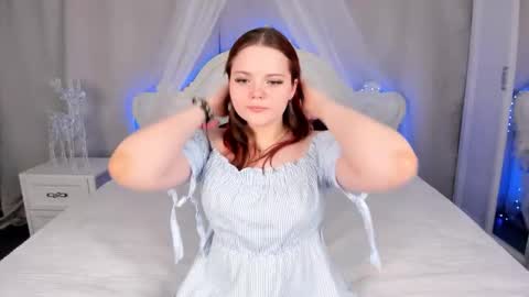 Snapshot of kellyfiery chatting on 11-25-25, 08:36 Kellyfiery online show from 11-25-25, 08:36