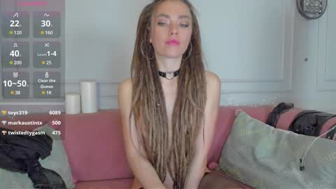 Snapshot of kellyfouler chatting on 12-08-24, 07:32 KellyFouler online show from 12-08-24, 07:32