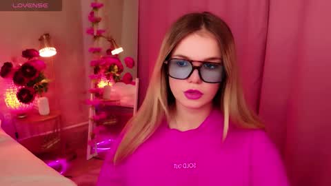 Snapshot of kellyhayden chatting on 11-30-25, 06:23 Kelly online show from 11-30-25, 06:23