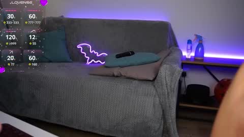 Snapshot of kellyisclose chatting on 02-08-25, 01:00 Kelly online show from 02-08-25, 01:00