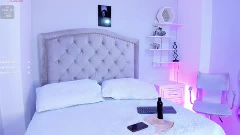 kellyMillian  online show from 12-14-24, 07:03