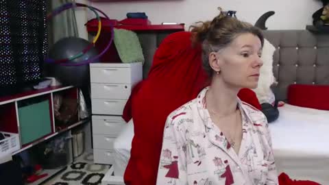 Snapshot of kellynumber chatting on 02-06-25, 12:05 kelly online show from 02-06-25, 12:05