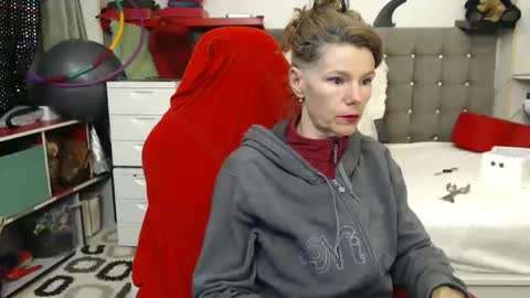 Snapshot of kellynumber chatting on 02-11-25, 10:18 kelly online show from 02-11-25, 10:18