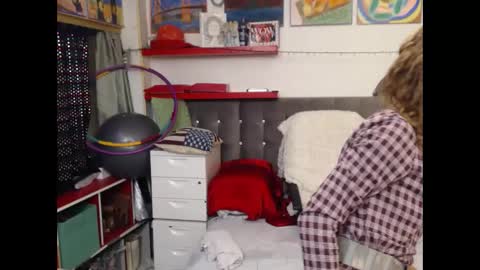 Snapshot of kellynumber chatting on 02-15-25, 08:33 kelly online show from 02-15-25, 08:33